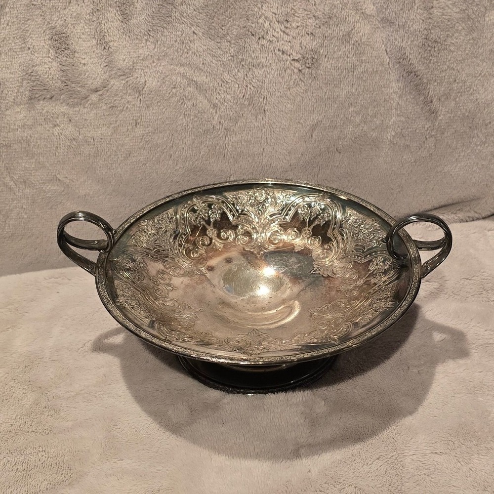 Wilcox Silver Plate Co International Silver Ornate Footed Handled Bowl 337
